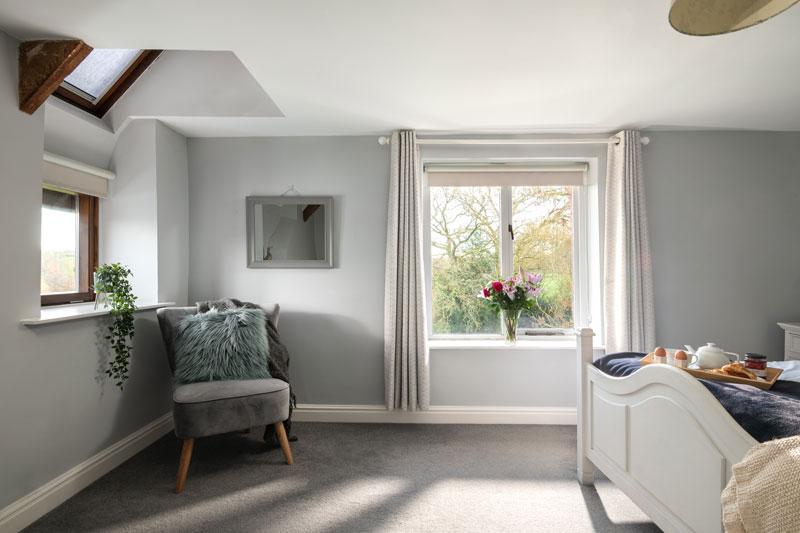 Drakes cottage bedroom