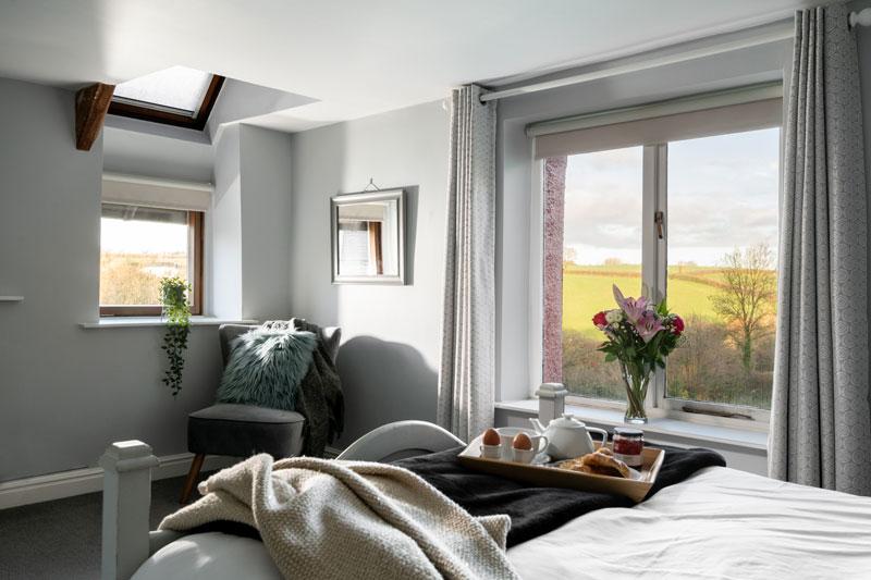 Drakes cottage bedroom