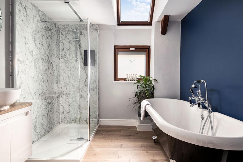 Drakes cottage bathroom