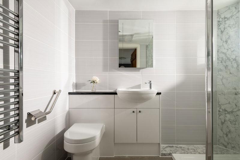 Saffi's cottage bathroom